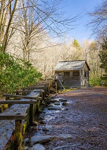 Located in the Great Smoky Mountain National Park, Mingus Mill is a great place to learn about early Appalachian heritage. ⛰️ Make sure to check it out on your next trip: https://jax.onl/Explore-Mingus-Mill | North Carolina Mountain Towns of Cashiers, Cherokee, Dillsboro, and Sylva