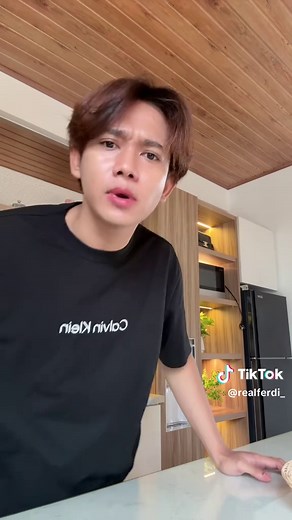 Bucin Chat: Kirim Video Lucu Tiap Hari dengan Teman