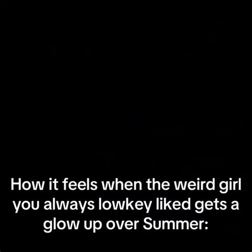 smallville.posts on Instagram: "《超人前传》（Smallville）是一部以美国堪萨斯州小镇“小镇镇名为斯莫维尔”为核心舞台的电视剧，它通过一种缓慢而细腻的叙事方式，讲述了克拉克·肯特在成为“超人”之前的成长历程，这部作品并不急于塑造一个完美无缺的超级英雄，而是把重点放在一个拥有非凡力量却仍然只是普通少年的男孩身上，他要面对友情、亲情、爱情、自我认同以及道德选择等一系列现实而复杂的问题，斯莫维尔这个看似平静的小镇因陨石雨而变得暗流涌动，许多居民受到陨石辐射影响获得了异常能力，这不仅为剧情提供了丰富的冲突，也成为克拉克理解“力量与责任”这一核心主题的重要背景，克拉克在养父母乔纳森和玛莎·肯特的引导下，逐渐学会克制自己的能力，明白真正的强大并不只是身体上的无敌，而是内心的正直与善良，而乔纳森肯特对克拉克价值观的塑造几乎贯穿全剧，他反复强调选择的重要性，这种朴素却深刻的教育让斯莫维尔不仅是一个地理意义上的小镇，更是克拉克精神成长的起点，与此同时，莱克斯·卢瑟的登场为故事增添了极其重要的灰色层次，他与克拉克从朋友到对立者的关系转变，是整部剧最具悲剧色彩的主线之一