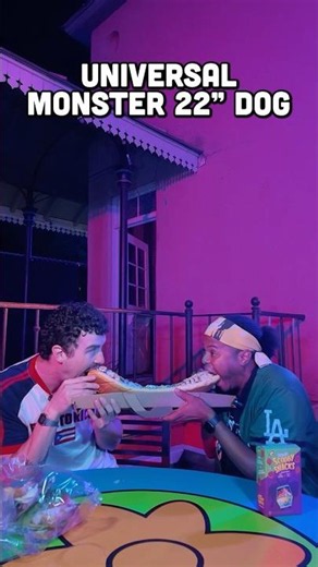 Trying Scooby-Doo’s Monster Hot Dog IRL 👀🌭 #UniversalStudios #PeopleVsFood #Shorts