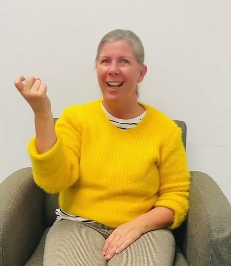 Basic Auslan : food/drink hungry/thirsty with sentences - teach by Deaf Auslan tutor Amy