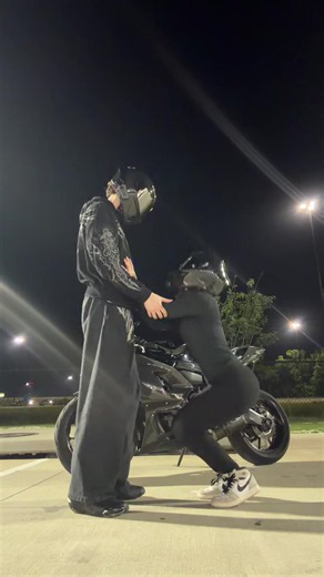 Height difference? 🙏🥷 (@MotoMoo) #biketok #booktok #trending #dancing #trendingaudio