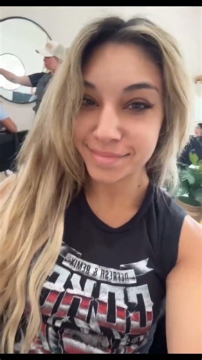 Thea Hail shows off her new hair color!