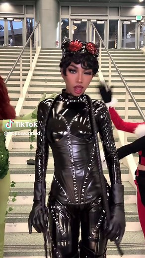 DC Comics Cosplay Showcase: Catwoman and Poison Ivy