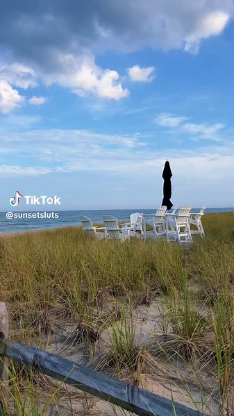 Justice for all my fellow august girlies #eastcoastsummer #thesummeriturnedpretty #tsitp #august #bayhead #longbeach #beachsunset