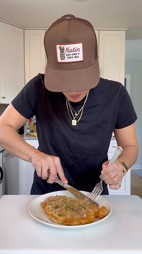 Tessa Sinatro on Instagram: "‘the bear’ inspired chicken piccata 🐓🍋 #chicken #thebear #piccata #cooking #capers #chickenpiccata #dinner #cutlet #flour"