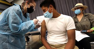 Newsom orders COVID vaccines for eligible students, the first state mandate for K-12 schools
