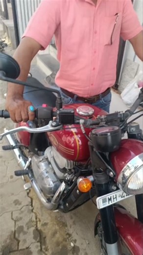 VIRENDRA BIKE SERVICE CENTRE 🏍️ on Instagram: "Jawa motorcycle starting problems are often caused by a weak or dead battery, faulty fuel system components like the fuel pump or injector, or issues with the ignition system, such as a bad spark plug or ignition coil. Other potential causes include low oil levels, a clogged air filter, or electrical issues like a bad starter relay or faulty connections. Electrical and ignition issues Dead or weak battery: A dim headlight or no response from the se