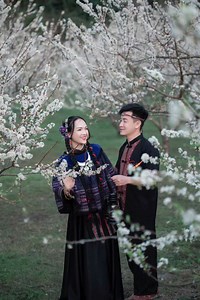 9 LỜI KHUYÊN CHO NGƯỜI ĐANG LẶP LẠI VÒNG XOÁY TÌNH YÊU NẾU KHÔNG MUỐN ĐAU LẦN NỮA Phần lớn mọi người tin rằng mình thất bại trong tình yêu vì chọn sai người. Nhưng phân tích dưới góc nhìn tâm lý học gắn bó và cấu trúc năng lượng cá nhân cho thấy một điều khác: ta không chọn sai người, ta lặp lại đúng mô thức. Khi chưa hiểu bản đồ năng lượng con số của mình, bạn không yêu bằng ý thức. Bạn yêu bằng cấu trúc đã được lập trình. Dưới đây là 9 lời khuyên mang tính phòng ngừa nếu bạn không muốn tiếp tụ