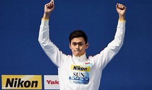 Chinese swimmer Sun Yang storms into World semis