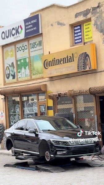 halilbiceroglu63 (@halilbiceroglu63) - Hydraulic Lift in Action: Car Maintenance at QUICK CENTRAL