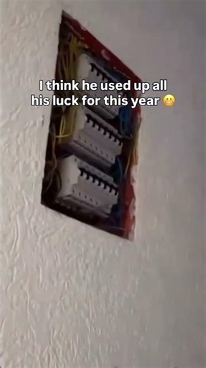 ngebor tembok tembus dinding dan masuk ke fuse box, tapi begini hasilnya