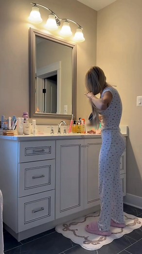 happy sunday & happy easter 🌷🌼💛🌿🐣🐰 #fyp #morningvlog #spring #easter #eastervlog #Lifestyle #family #fiance #sister #dogmom #catmom | claudiamariewalsh