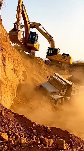 Massive Excavator Loading Dump Truck FAST! 🏗️ Heavy Equipment in Action