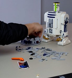 Speed building the just-announced LEGO Star Wars R2-D2 set with 2,314 pieces! Do you plan to purchase this? Video by TheBrickWiz http://bit.ly/2V0nhn8 | Beyond the Brick