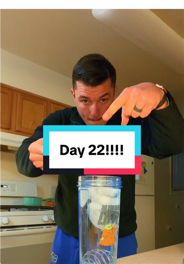 Day 22, Lets go we got new Vids with the new phone!!!! DAY 22 “Feel the burn” kinda day with a late night lift. #newphonewhodis #latenightvibes #gymmotivation #workout #influencer @mirandaconnell20