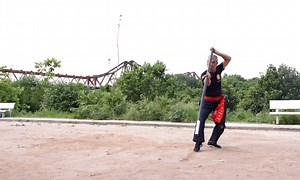 Bài võ cổ 'Bát quái côn' mô phỏng đánh trên thuyền - VnExpress