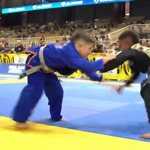 This match was so good we had to show you the whole thing. These two competitors showed so much heart and awesome technique. Watch all matches live on @flograppling. | International Brazilian Jiu-Jitsu Federation