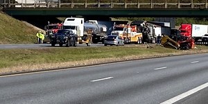 UPDATE: Light pole falls on I-20/59 in Tuscaloosa causing major crash