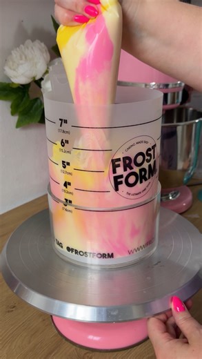 6.4K views · 316 reactions | How to make a marbled BUTTERCREAM cake with Frost Form 珞 You can find our suggested buttercream recipes on www.frostform.com 勺 | Frost Form | Facebook