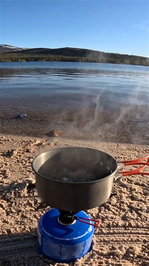 Cooking a Simple Meal on the Trail 🌲🥾 #outdoorcooking #hiking #wildcamping
