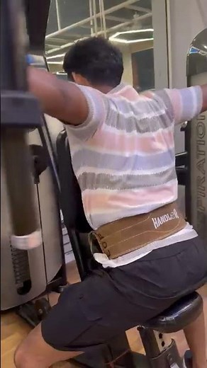 Reverse Fly Machine Tutorial | Bigger Shoulders Workout 🔥 #gymtips #krishnafitness. #shorts