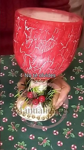 LINDA COPA NAVIDEÑA CON TECNICA DE CRAQUELADO EN BOTELLA PLASTICA Mary Manualidades