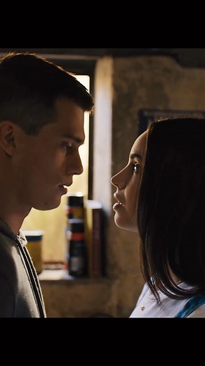 Netflix Latinoamérica on Instagram: "Un pedacito de Cassie y Luke que tenía escondido 梁 Disfruta de esta escena nunca antes vista de “Corazones Malheridos”  Luego me lo agradecen."