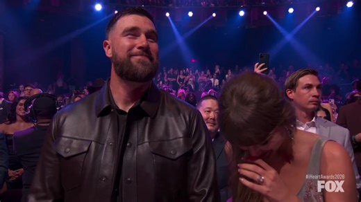 刘美贤称 Taylor Swift 是音乐界的 GOAT (📍 iHeart Radio 颁奖典礼)