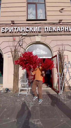 🌳🌱 Witness the magic of tree-making as this talented individual showcases their creative skills! Watch in awe as they bring a tree to life, adding a touch of nature’s beauty to their surroundings. 🌿✨ Inspire others to unleash their creativity and try their hand at tree-making. Let the power of imagination and artistry flow! Source @vadim_flora Follow @luxelifestyledecor TreeMaking #NatureInspiredArt #CreativityUnleashed #ArtisticExpression #TreeSculpting #BringNatureHome | Luxelifestyledecor