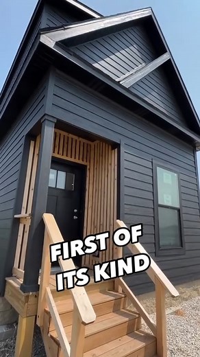 207K views · 2.4K reactions | This is INCREDIBLE 2 story single section modular home! This prefab house is like nothing else out there! WATCH THE FULL TOUR ON THE CHANNEL FOR ALL THE INFO AND PRICING, link in bio! #prefabhouse #housetour #newhome #realestate #house #manufacturedhomes #prefabhomes #modularhome #modularhouse | Usa homes | Facebook