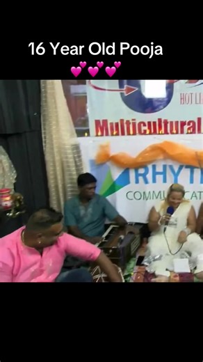 16 Year Old Pooja's Heartfelt Bhajan Performance