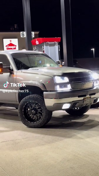 It do be like that sometimes🤷#duramax #lbzduramax #lbz #truck #pavmentprincess #beater #beaterwithaheater #beatercar @NickTauer @braydensuess