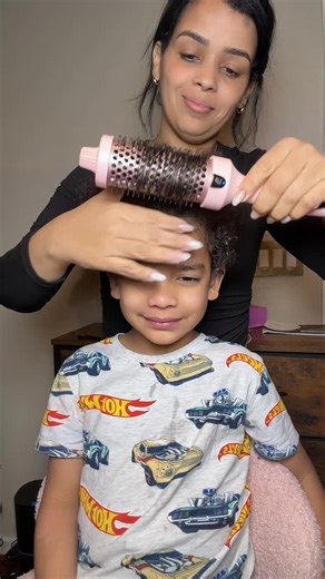 Charis Carolina Valdez Rosario | Wavytalk Blowout Boost Ionic Thermal Brush 1 1/2 Inch with LED Display, 300℉-420℉ for Different Hair Types, 120-240V Universal... | Instagram