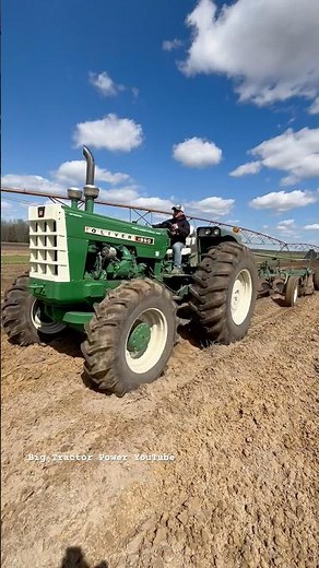 OLIVER 1950 Tractor Plowing #bigtractorpower