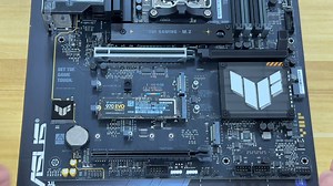 华硕X870安装M.2固态硬盘