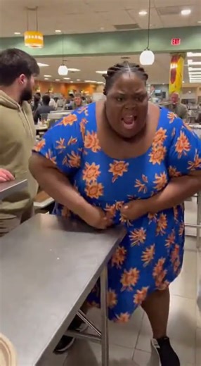 Woman FIGHTS CHILD over FRIED CHICKEN