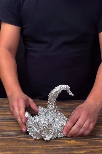 Turn Simple Foil into Beautiful Hand Jewelry | 5-Minute Workouts