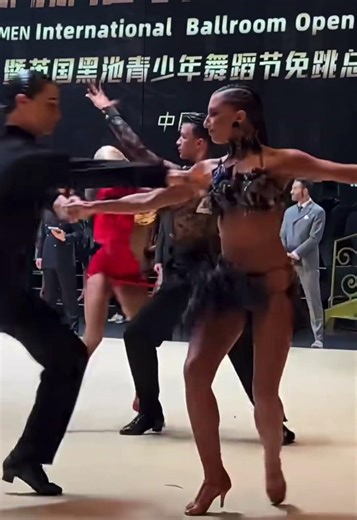 动感桑巴舞 #顶尖舞者 #dance #一起跳舞 #经典重现