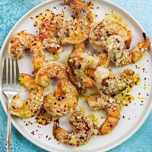 100K views · 243 reactions | NEW! Grilled shrimp with lemon and parmesan (10 Mins)! RECIPE: https://www.themediterraneandish.com/garlic-parmesan-shrimp/ | The Mediterranean Dish | Facebook