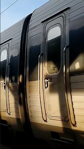 Quadruple IC3 (Litra MF) passses Ringsted station at some speed