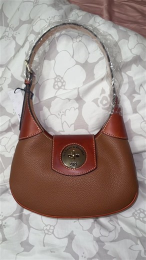 @Dooney and Bourke truly the most beautiful stunning gorgeous bag I’m obsessed #outletshopping #shopping #newbag #purse #fyp