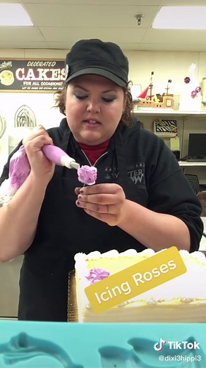 #buttercreamroses #caketutorial #grocerystoredecorator #buttercream #frosting