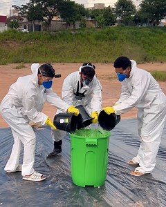 They had to get out of there fast when it started to react! 😱 | UNILAD