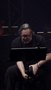 Sein eigener schlimmster Feind 😅 Habt ihr Nicholas Ofczarek schon in HOLZFÄLLEN erlebt? Die nächsten Vorstellungen sind ausverkauft! ❤️ Für den März-Termin könnt ihr euch ab 10. Februar Tickets sichern 👉 burgtheater.at #BURG #spielzeit2425 #burgtheater #Holzfällen #ThomasBernhard #theaterliebe #wohininwien #1000thingsinvienna #wientipps | Burgtheater
