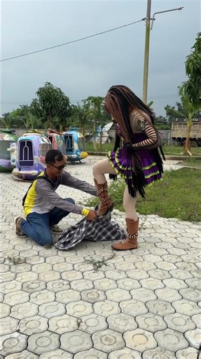 Bety was scolded for exposing her private parts