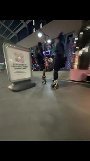 Heads or tails? 😼#chromeace #londonskatescene #chopandshuffle #londonskaters #retrorollers #retrorollers