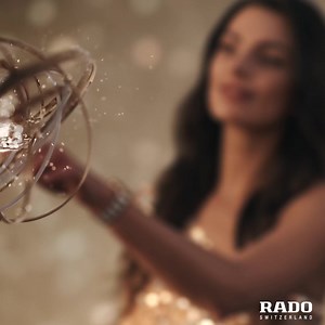 Contemplez la beauté du temps qui passe avec la nouvelle Centrix Open Heart. Pour chaque instant de votre histoire d'amour. | RADO