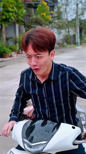 "This Beggar Lady Found A Surprise" 🥺🎁