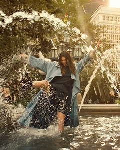 Kendall Jenner／ケンダル・ジェンナーがCalvin Kleinのウィメンズウェアを着用。 春のワードローブは準備万端。 Directed by Mert Alas／マート・アラス。 Shop Now: https://bit.ly/3NUwqL5 | Calvin Klein